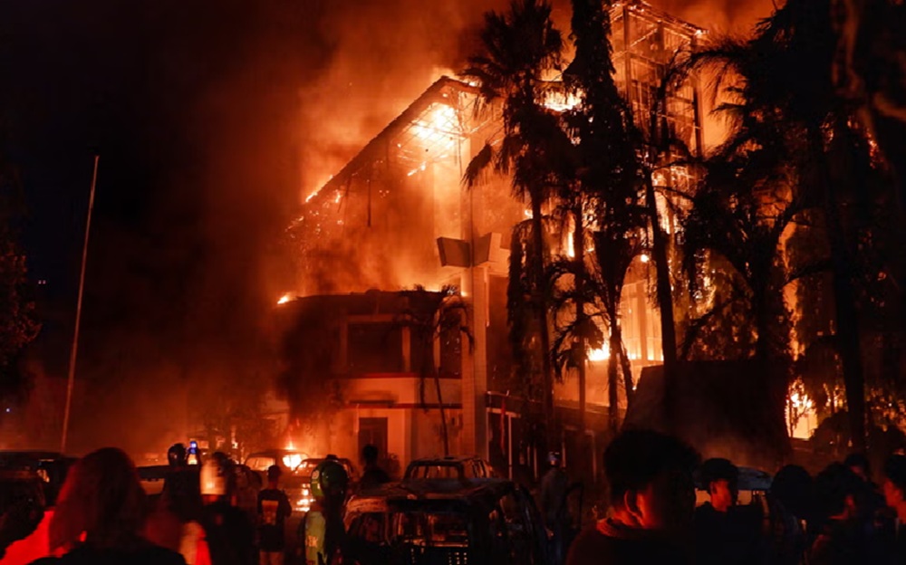 Protests Escalate as Indonesian Parliament Buildings Torched in Three Provinces