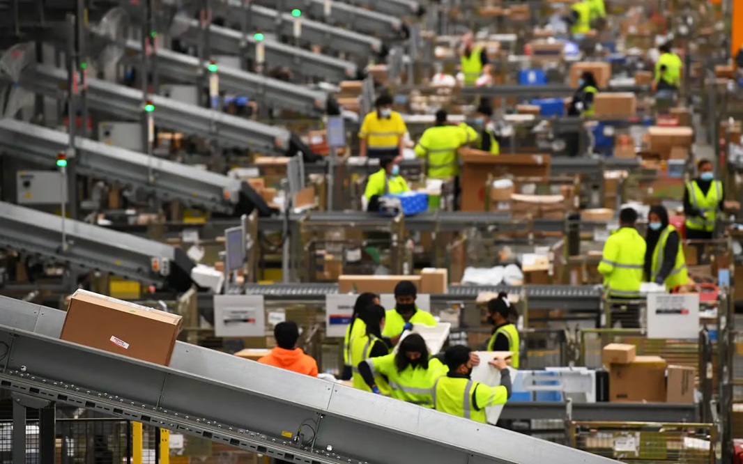 Global Mail to US Collapses as 88 Postal Operators Halt Services After Tariff Shift